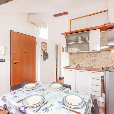 3' - Free Wifi - Near Station - Ac דירה